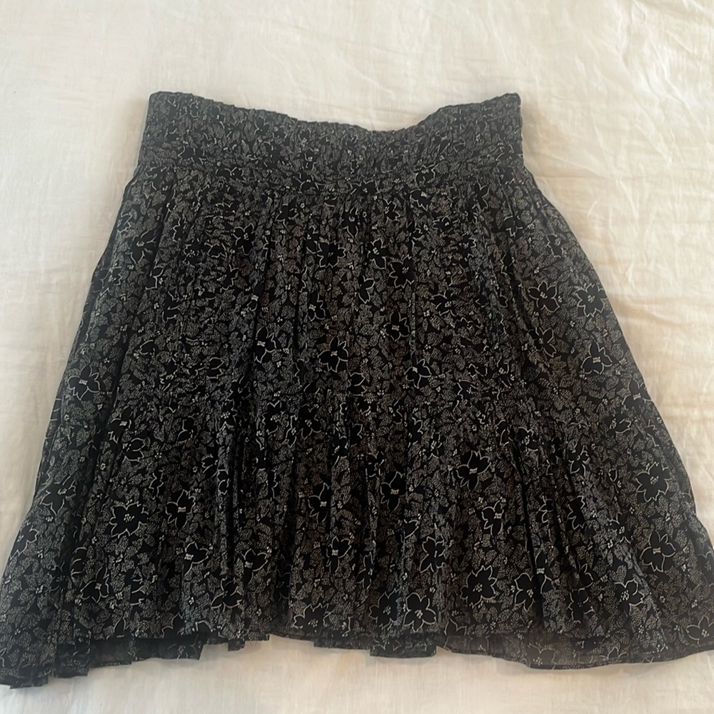 Isabel Marant Etoile skirt. Black floral motif. Never worn. Size FR 40.